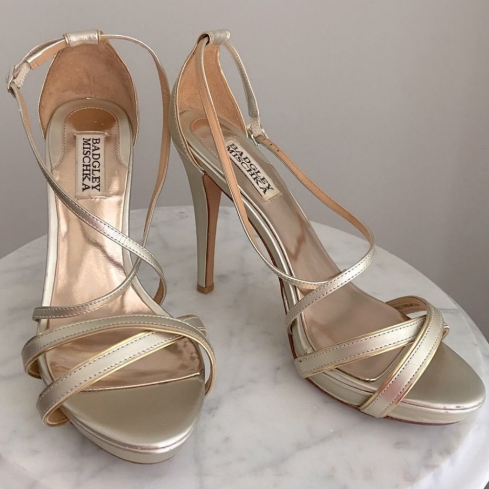 Badgley Mischka gold heels Size 8